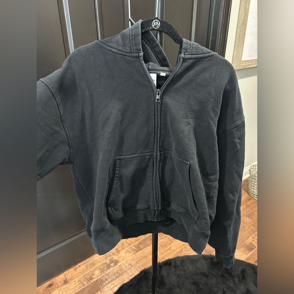Aritzia Black Zip-Up Hoodie